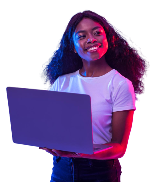 Imagem de uma mulher segurando notebook